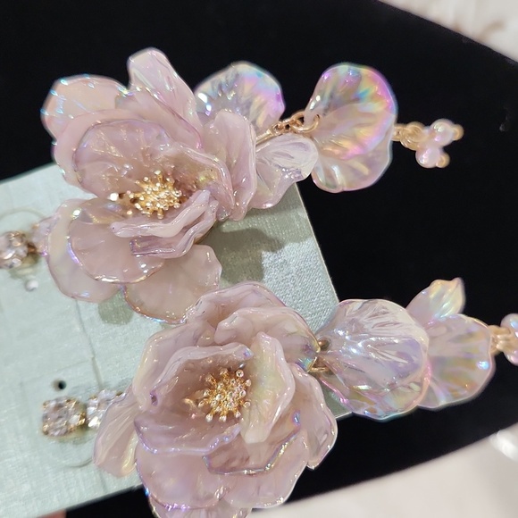 🔹️Atterri 🔹️Purple  Floral Irridescent Cascading  Drop Flower Earrings - Picture 7 of 7